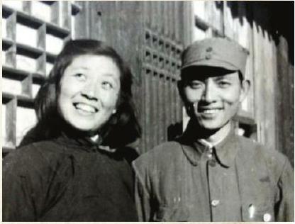 1945年，郑林和王雨在石家庄。