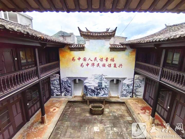 这里原来是李耀东私宅，现已修缮为扬武镇红色教育基地。